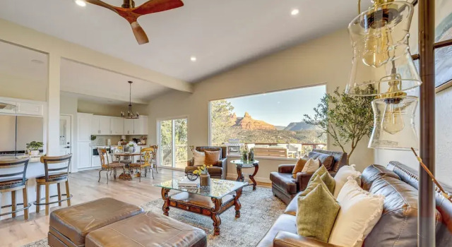< 1 Mi to Shops: Uptown Sedona Home w/ Hot Tub!, Забронировать Дом для отпуска Коттеджи Седона, рядом с Honanki, Коттедж
