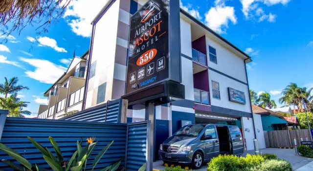 Кровать в общем номере Airport Ascot Motel