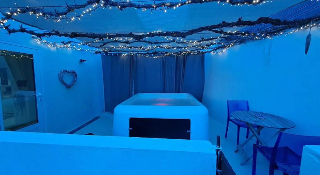 Люкс LES SUITES LOVE 3 SPA VUE MER PISCINe