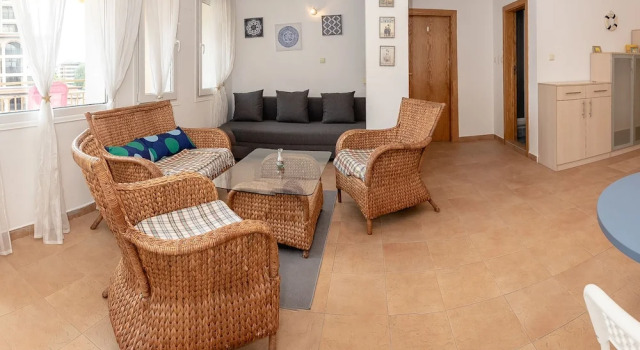 FM Premium 1-BDR Apartment with Parking - Azure Joy