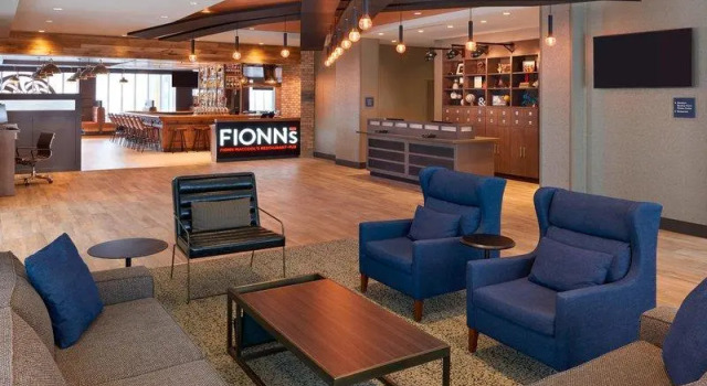 Номер Standard Four Points by Sheraton Toronto Airport East