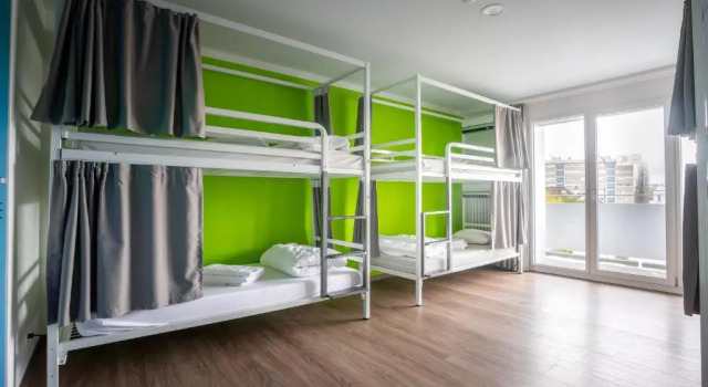 Кровать в общем номере Nyon Hostel