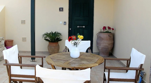 Nina's Place, 5min On Foot From The Beach, Забронировать Отель Отели Панормос с парковкой, Парковка
