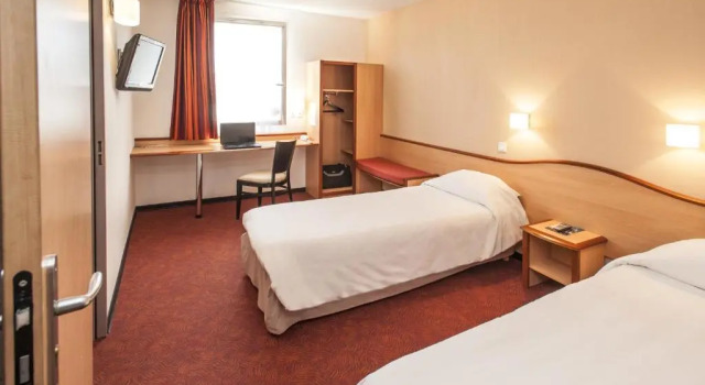Семейный номер Standard Brit Hotel Confort Montauban