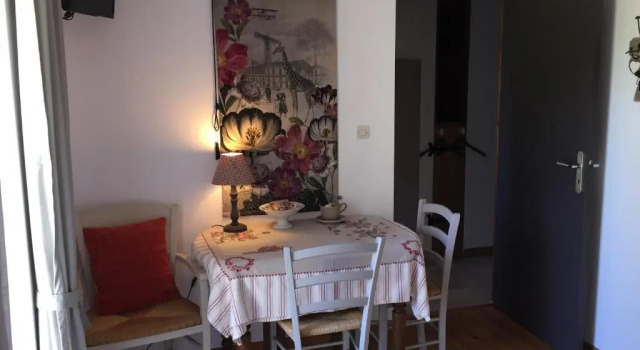 Au Mas Retz De Jade, Đặt Khách sạn Chauvé 