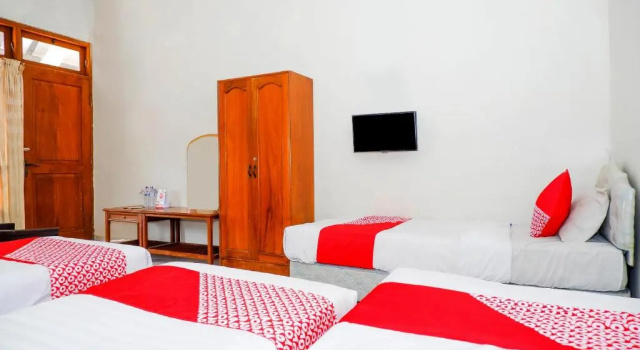 Семейный люкс OYO 1196 Hotel Pura Puspa Rosa