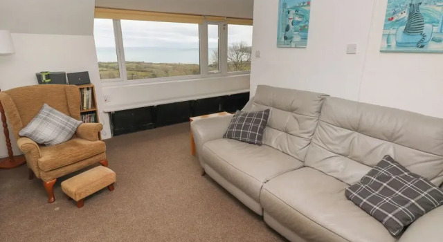 Arfron, Prenota Casa vacanze Dinas Cross 