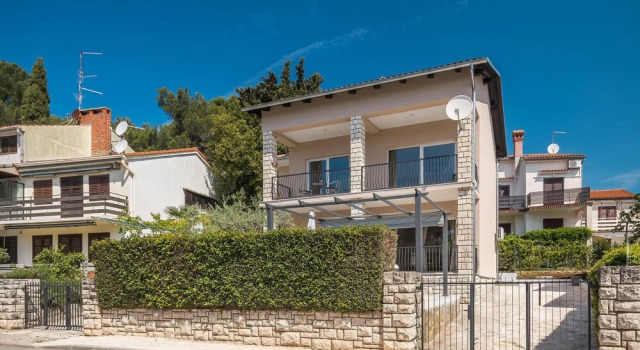 Villa Anelli, Забронировать Отель Ровинь Rovinj Riviera, рядом с Пляж Камбек