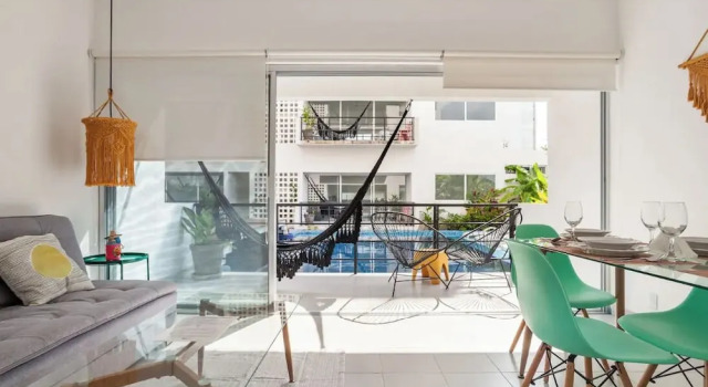 Люкс Executive с балконом и с видом на бассейн Papaya Suites Diamante