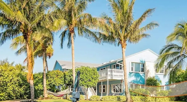 Secluded Beachfront Vibes Surf Pet Friendly, Buchen Sie Ferienhaus Fort Pierce Shores Florida