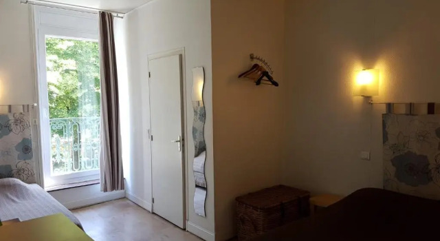 Hôtel Des Poètes avec parking sur réservation, Забронировать Отель Безье Hérault
