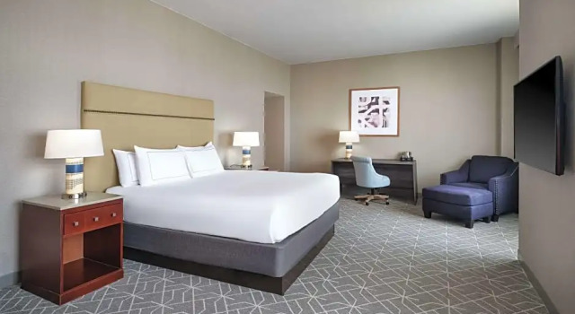 Полулюкс Hilton Richardson Dallas, TX
