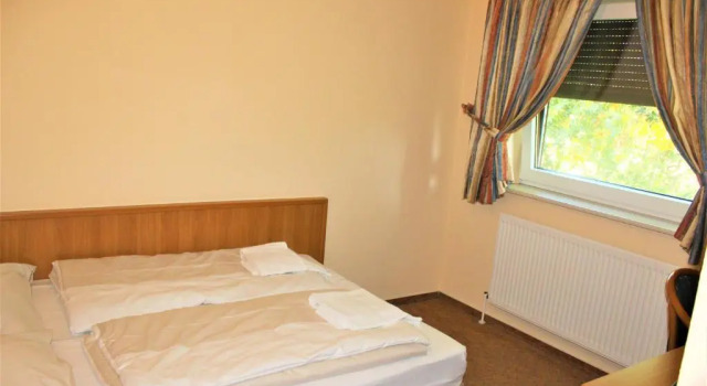 Hotel Alsterquelle 24h Check-in, Free Parking and WiFi, Book Hotel Henstedt-Ulzburg Segeberg
