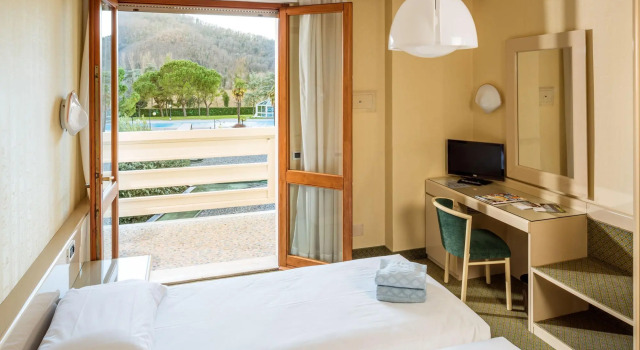 Двухместный номер Standard с видом на бассейн Hotel Apollo Terme