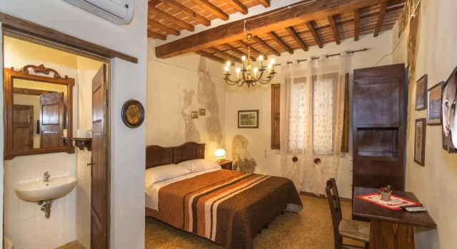 Due Borghi Guest House, Забронировать Отель «постель и завтрак» Отели Пизы с завтраком, рядом с Кладбище Кампосанто, Завтраки