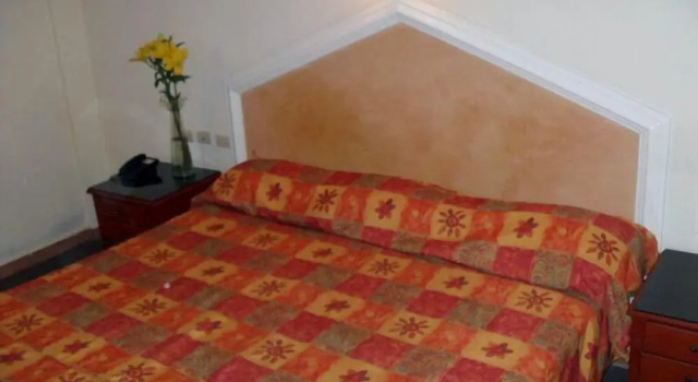 Полулюкс Hotel Corintios