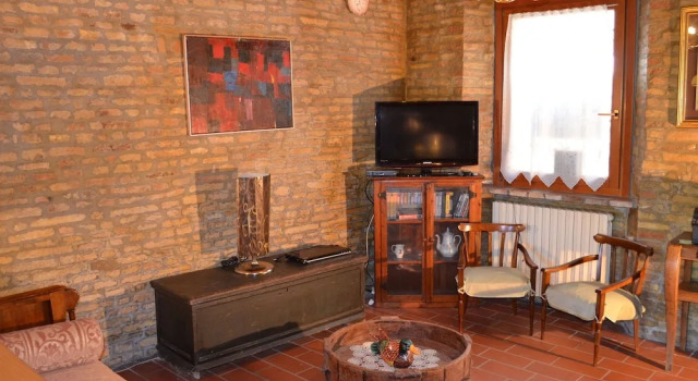 House With Terrace in Typical Italian Village in the Hills, at 15km From the sea, Prenota Hotel Saludecio Emilia-Romagna