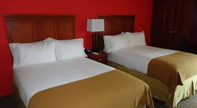 Четырёхместный номер Standard Holiday Inn Express Crestwood by IHG