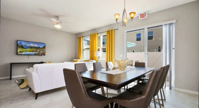 Modern 4BR Townhome Near Disney in Gated Resort, Varaa Lomakeskus Kissimmee Kissimmee