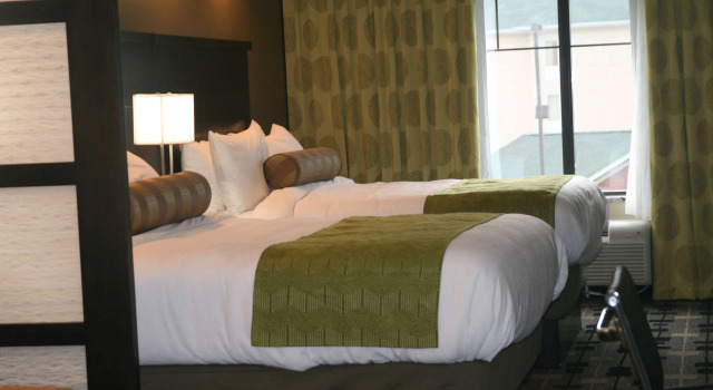 Четырёхместный люкс Best Western Plus University Inn