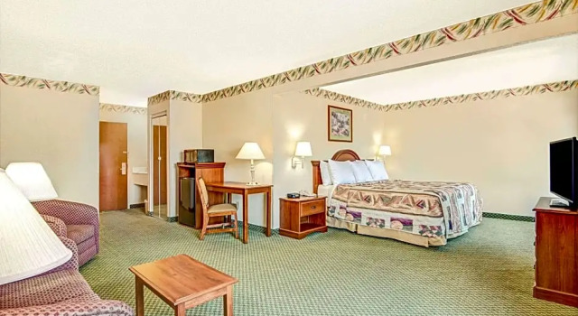Люкс Days Inn Louisburg