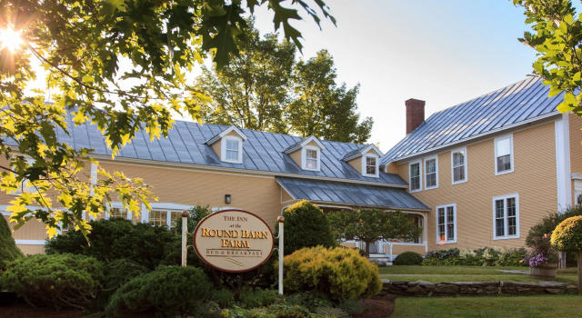 The Inn at Round Barn Farm, Book Landbrugsophold Hoteller i Mad River Valley med pool, Swimmingpool
