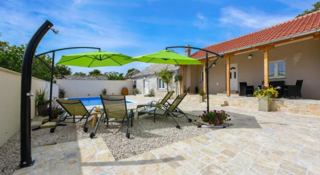 Villa Mandarin, Забронировать Вилла Отели в центре Бенковац, в центре
