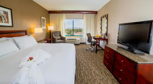Двухместный номер для некурящих Larger With Refrigerator DoubleTree by Hilton Las Vegas Airport