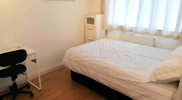 Lovely and Spacious House in South London, Забронировать Апартаменты/квартира Отели Большого Лондона с парковкой, Парковка