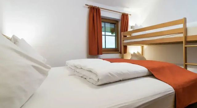Апартаменты с балконом Spacious Chalet near Ski Area in Saalbach-Hinterglemm