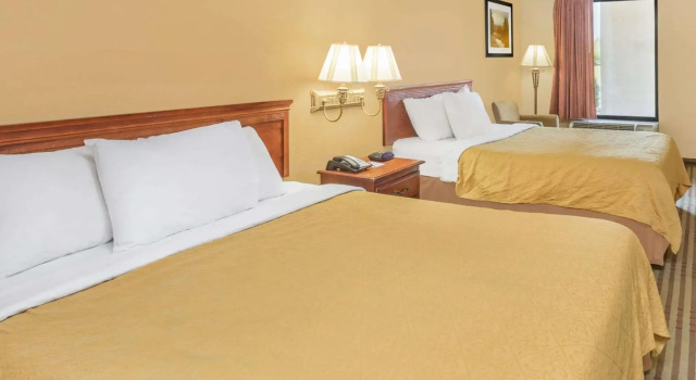 Четырёхместный номер Standard Howard Johnson by Wyndham Chattanooga Lookout Mountain I-24