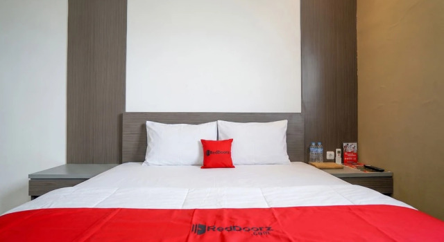 Люкс RedDoorz near Wisata Paribendo Lawang