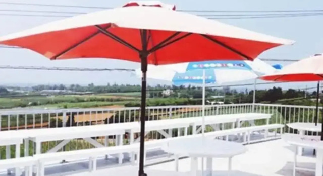 Кровать в общем номере (женский номер) с красивым видом из окна Guesthouse Sunset Hill Bise - Hostel