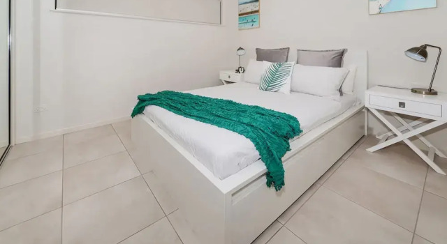 Coastal 2-bed With Parking & Pool by the Ocean