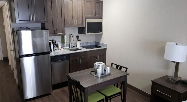 Двухместный люкс Comfort Inn & Suites Red Deer - Highway 11