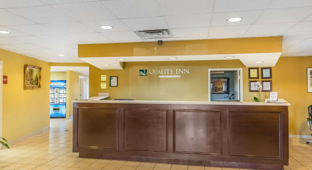 Quality Inn Calera I-65 exit 231, Prenota Hotel Calera Alabama