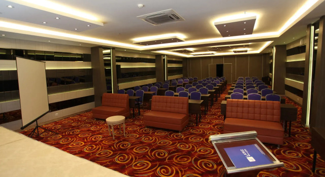 WThree Premier Hotel, Book Hotel Hotels in Sulawesi with Parking, Parking