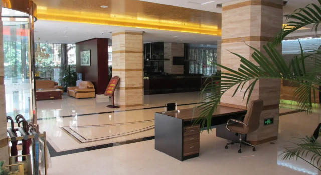 Ling Wu Hotel, Rezervovat Hotel Hotely v Guangdong s bazénem, Bazén