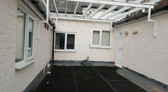 Fun 4-bed Apartment in Birmingham Central, Varaa Huoneisto Asunnot kohteessa Merseyside, Huoneisto