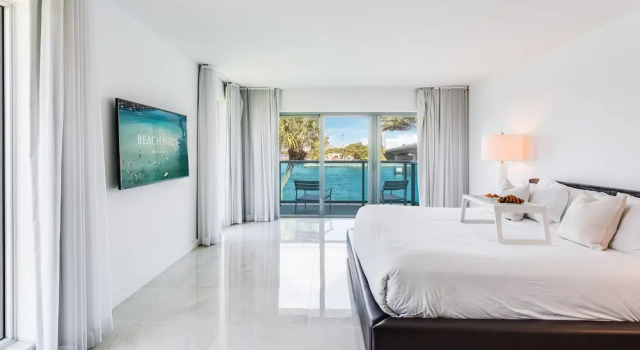 Апартаменты 102 с 2 комнатами с видом на воду Beach Haus Bal Harbour