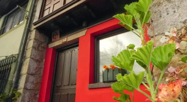 Apartamentos Rurales Vallanu rodeados de naturaleza en Llanes y a 3 kilómetros de las playas, Prenota Appartamento Hotel a Asturie con parcheggio, Parcheggio