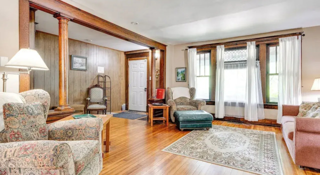 3 Mi to Dtwn Indy: 20th-century Apt w/ Fenced Yard, Prenota Appartamento Hotel a Indiana con parcheggio, Parcheggio