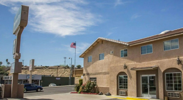Четырёхместный номер Standard Rodeway Inn Barstow Route 66