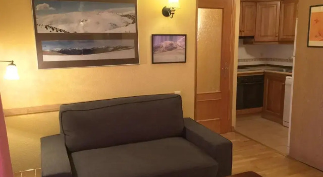 B13 - la Granja 2º - Villmor, Book Hotel Hotels in Aragon with Parking, Parking