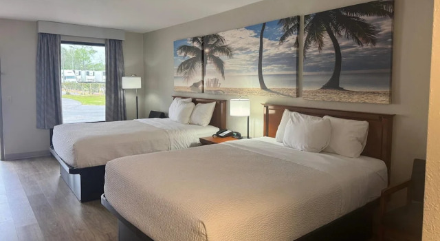 Двухместный люкс Days Inn by Wyndham Lake City I-10