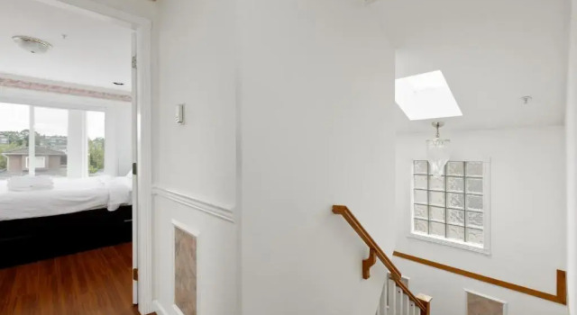 Cheerful 5-bdrms house in Vancouver