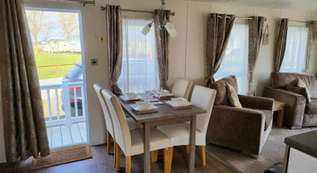 2br-sleeps6-fireplace-parking-patio-seaside