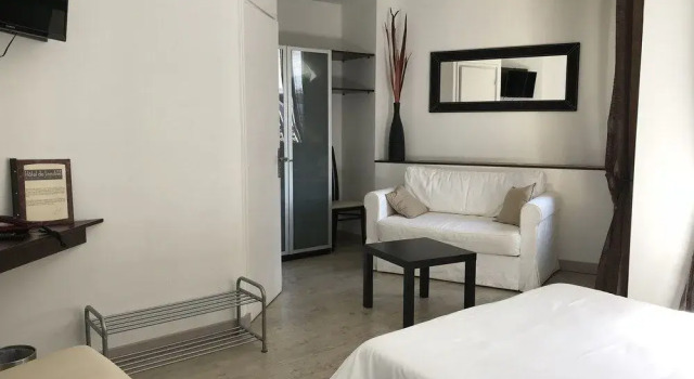 Hotel De Londres, Rezervați Hotel Balbigny Rhône-Alps