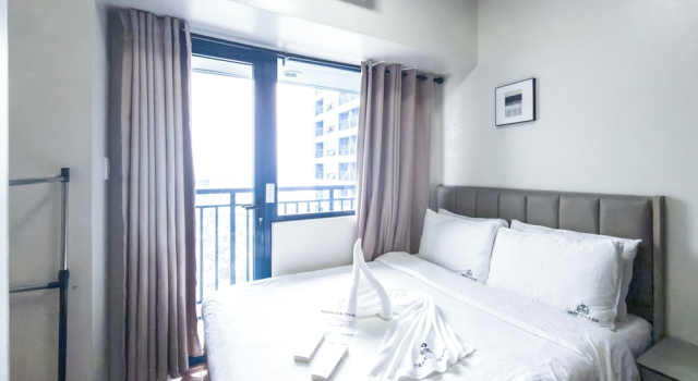 Номер Standard с балконом и с видом на город GemstoneBR in SMDC Air Residences