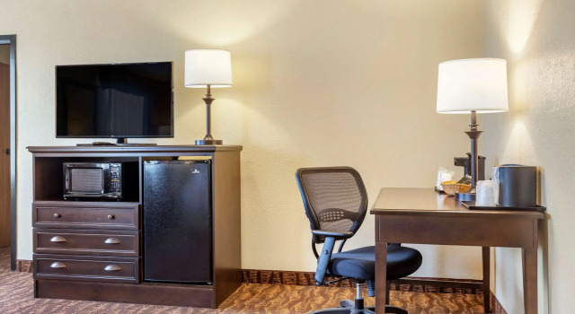 Двухместный люкс Comfort Inn at Thousand Hills